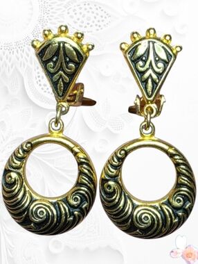 Bold Vintage Signed Spain Gold Swirl Dangle Clip Earrings 886